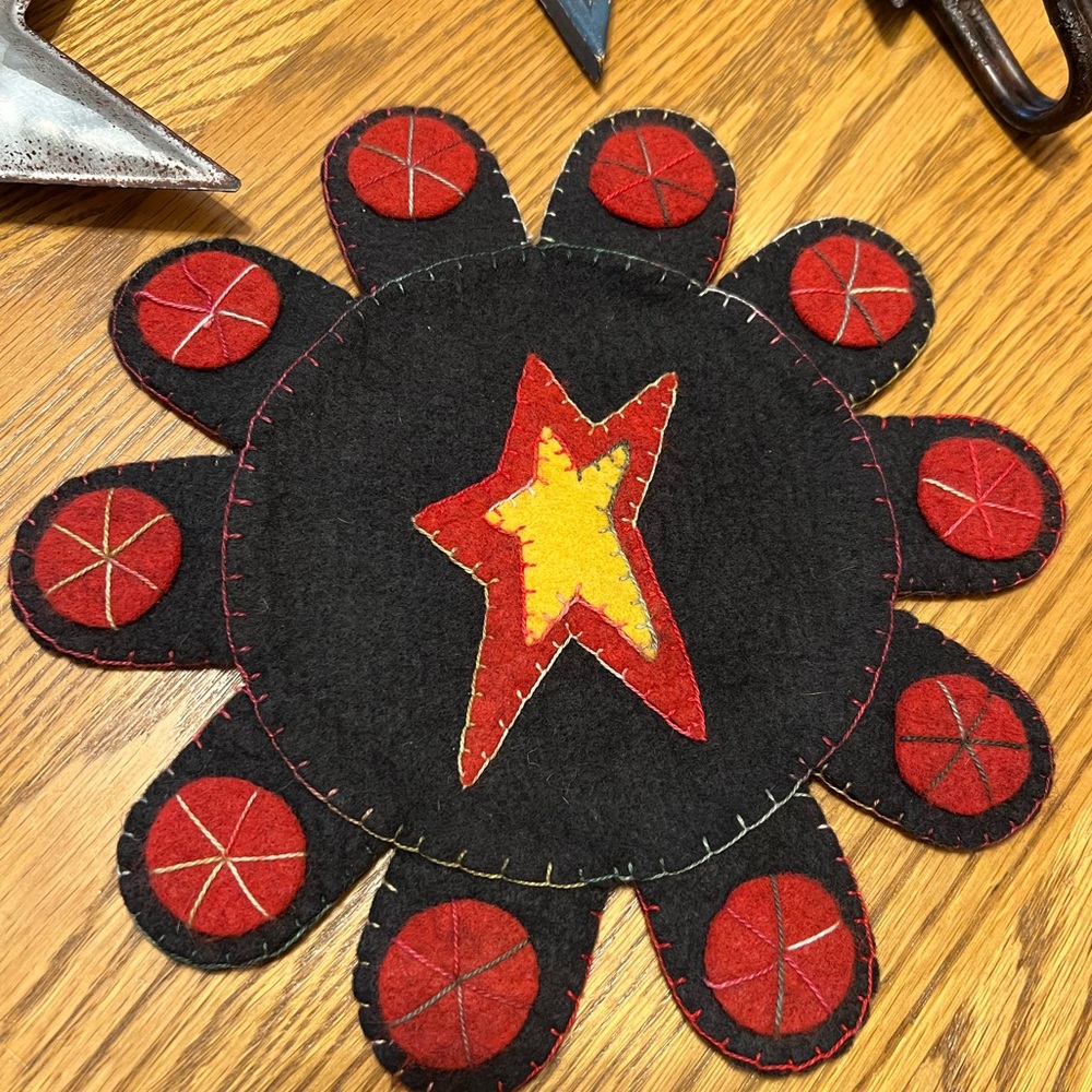 Handcrafted Primitive Stars Decor
Lot (4) For Your Home 🤩 - Picture 14 of 16